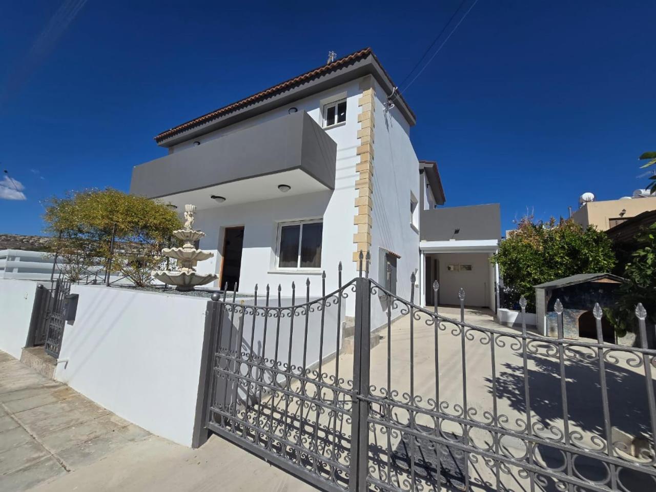 Michael Angelo Villa Paphos Exterior foto