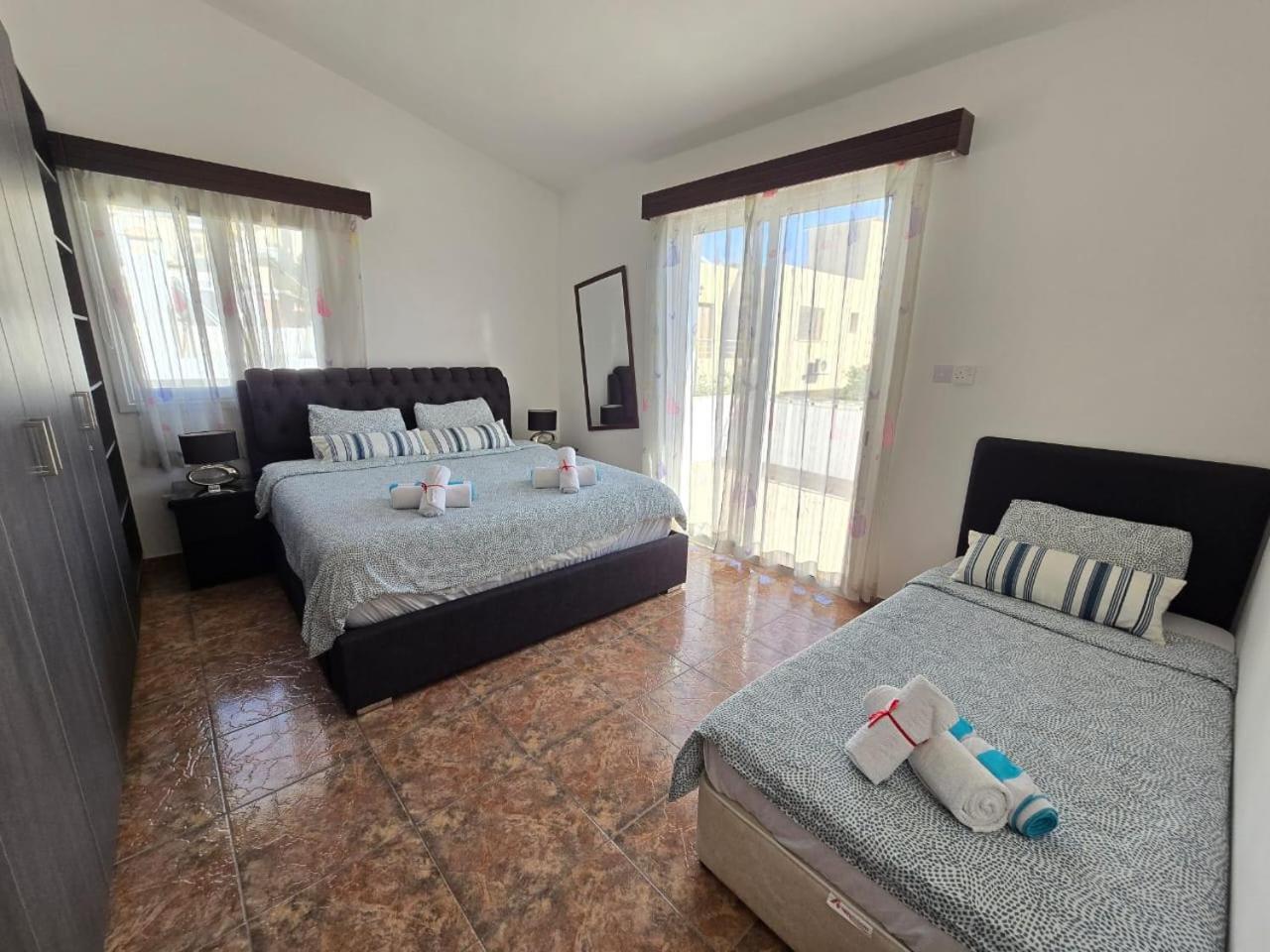 Michael Angelo Villa Paphos Exterior foto